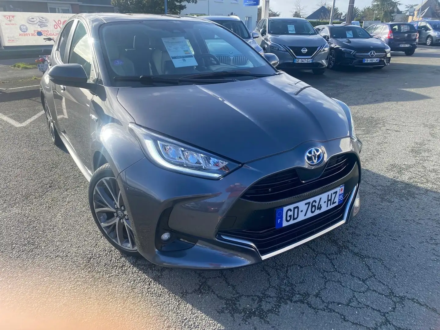 Toyota Yaris Yaris Hybrid 1.5 VVT-i Tokyo Spirit Grau - 1