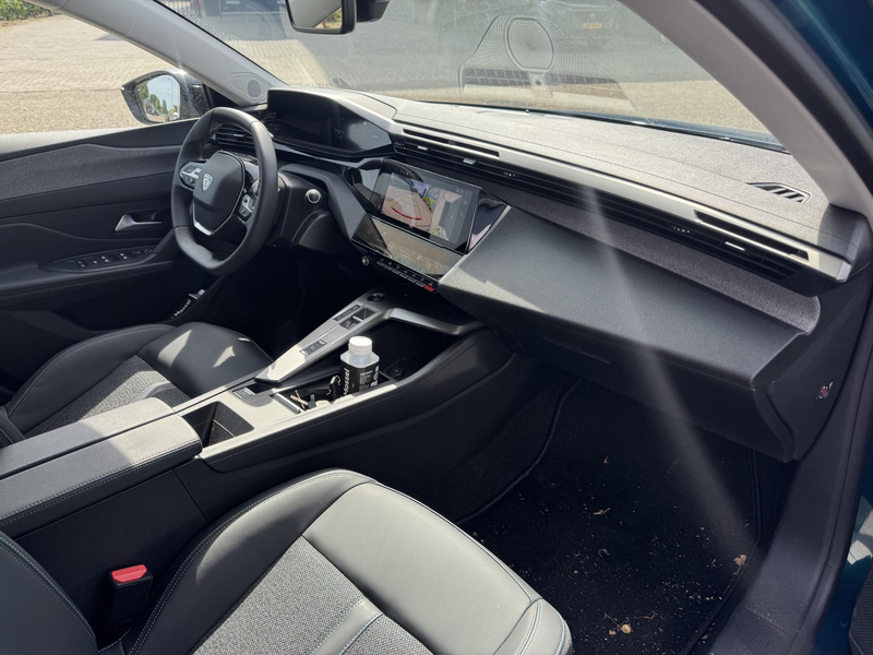 Peugeot 408 1.6 HYbrid Allure Pack 225 EAT8 — photo 15