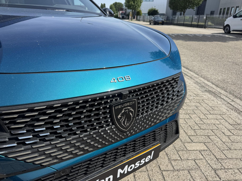 Peugeot 408 1.6 HYbrid Allure Pack 225 EAT8 — photo 8