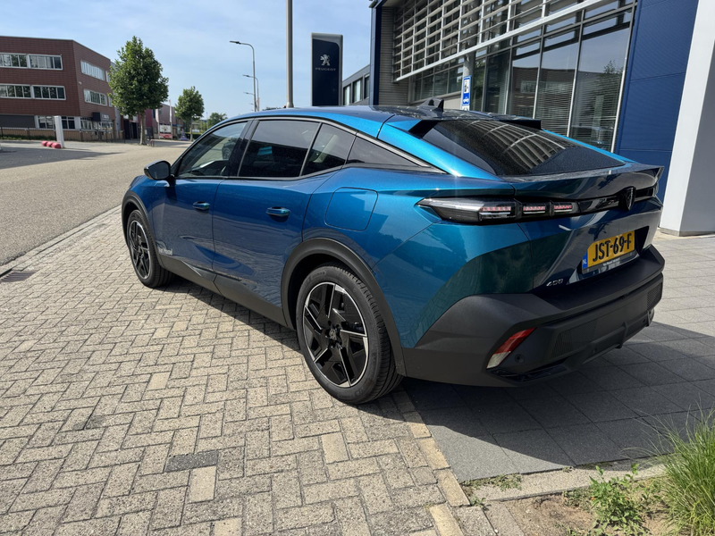 Peugeot 408 1.6 HYbrid Allure Pack 225 EAT8 — photo 4