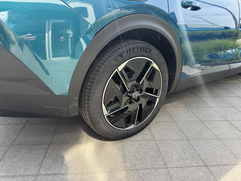 Peugeot 408 1.6 HYbrid Allure Pack 225 EAT8 — photo 12