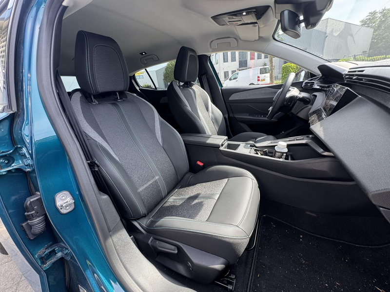 Peugeot 408 1.6 HYbrid Allure Pack 225 EAT8 — photo 14