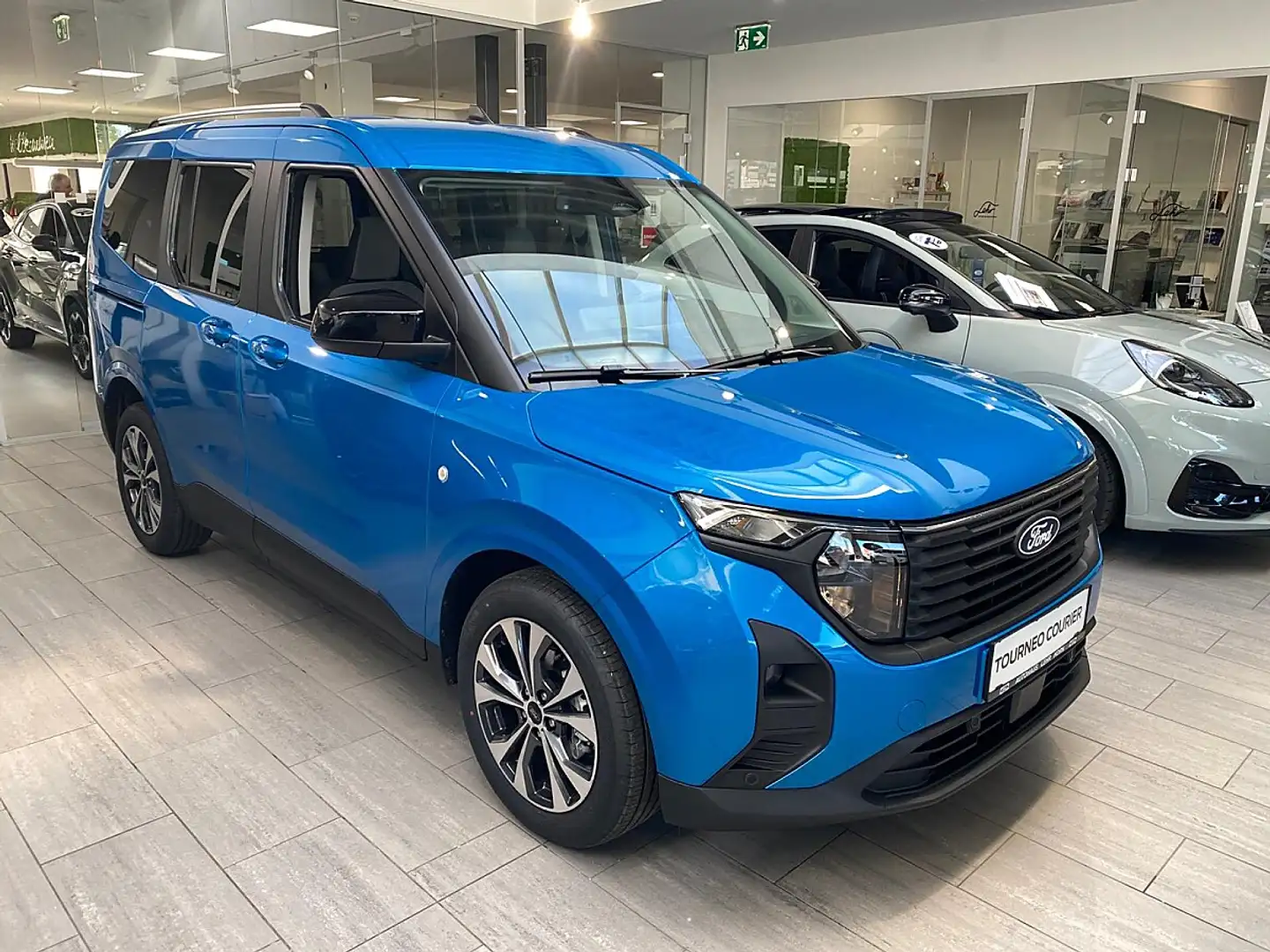 Ford Tourneo Courier 1,0 EcoBoost Titanium Blau - 1