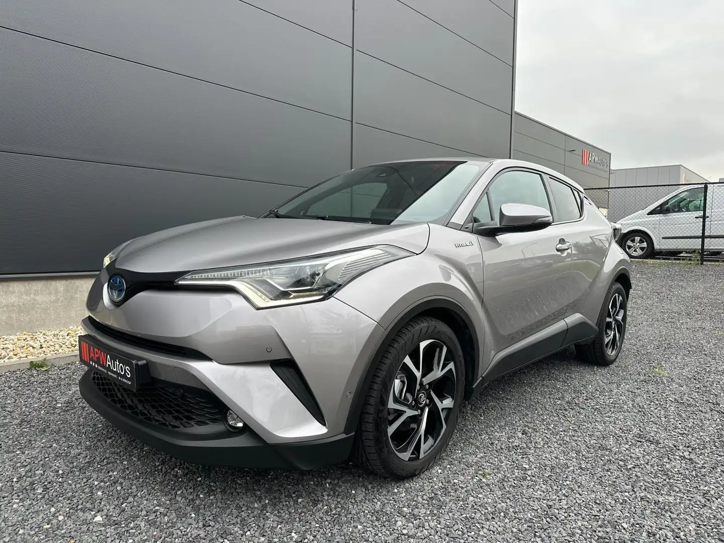 Toyota C-HR 1.8 Hybrid Business Intro Navi | Clima | Camera | Grijs - 2