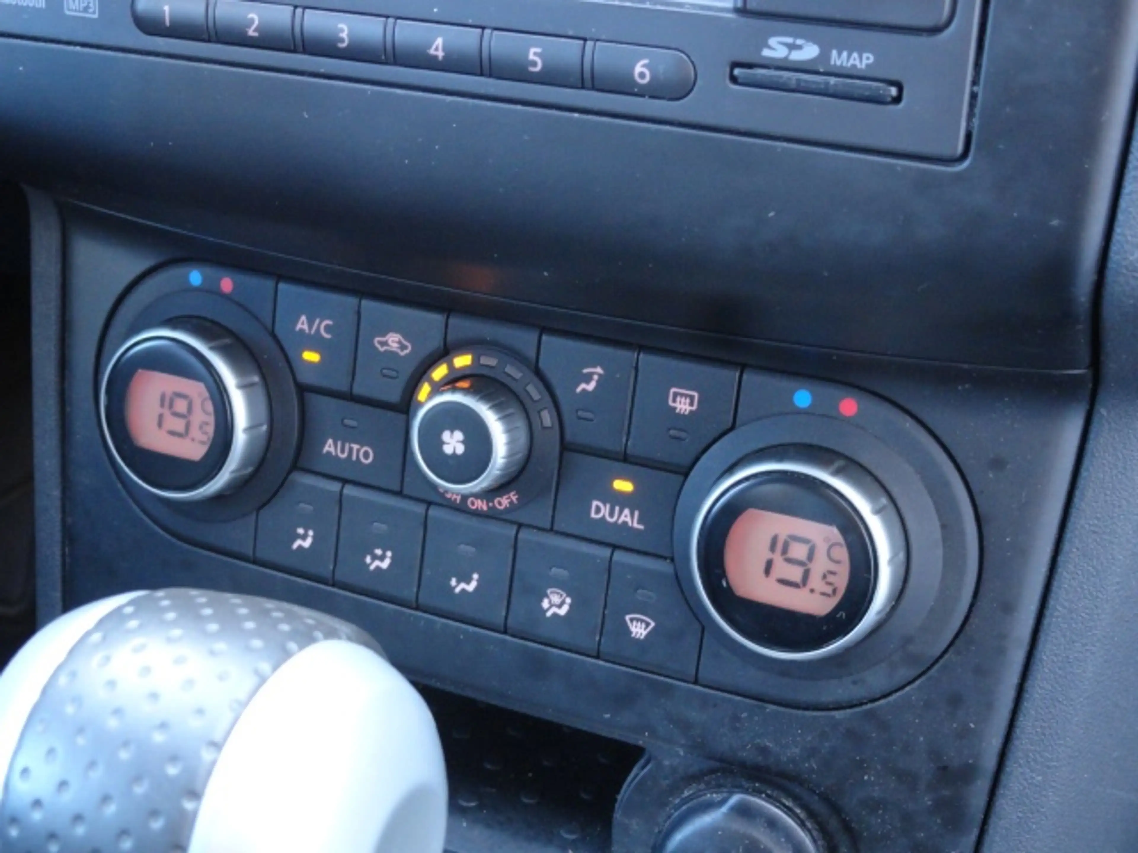 Nissan Qashqai 2.0 Tekna 4WD Airco / Navi — photo 11