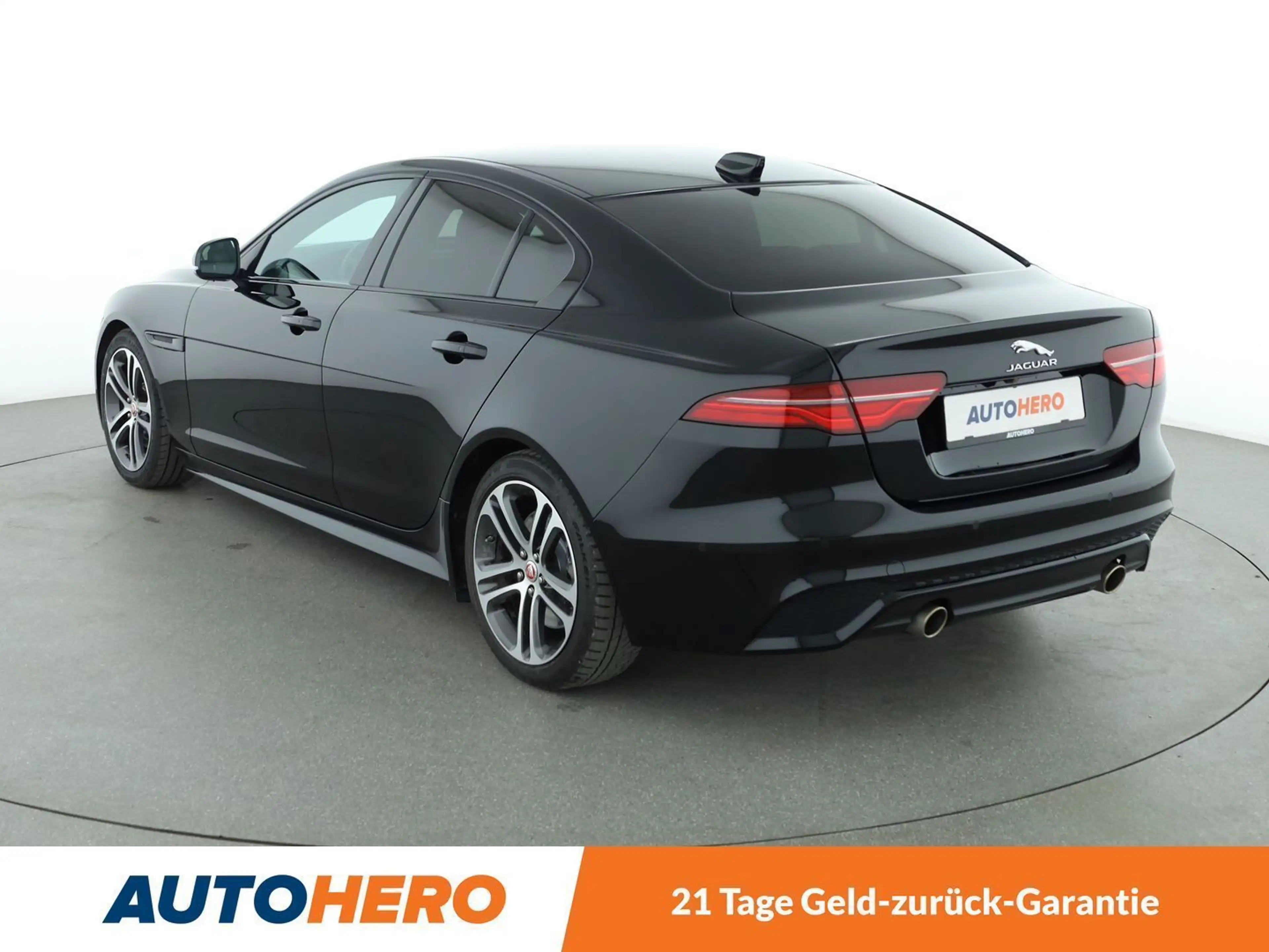 Jaguar XE 25t R-Dynamic SE Aut.*NAVI*CAM*SHZ*ACC*ALU* — photo 4