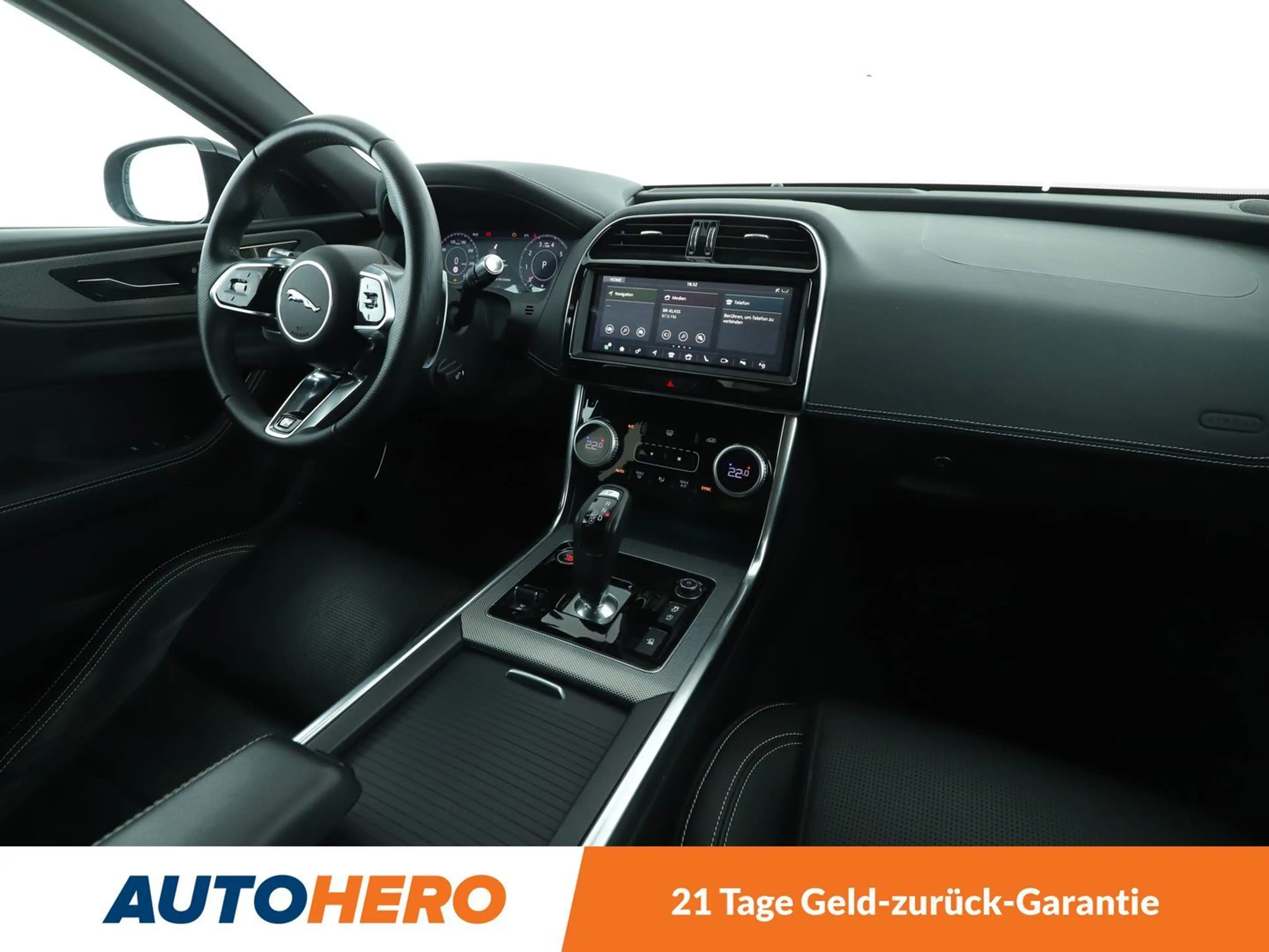 Jaguar XE 25t R-Dynamic SE Aut.*NAVI*CAM*SHZ*ACC*ALU* — photo 13