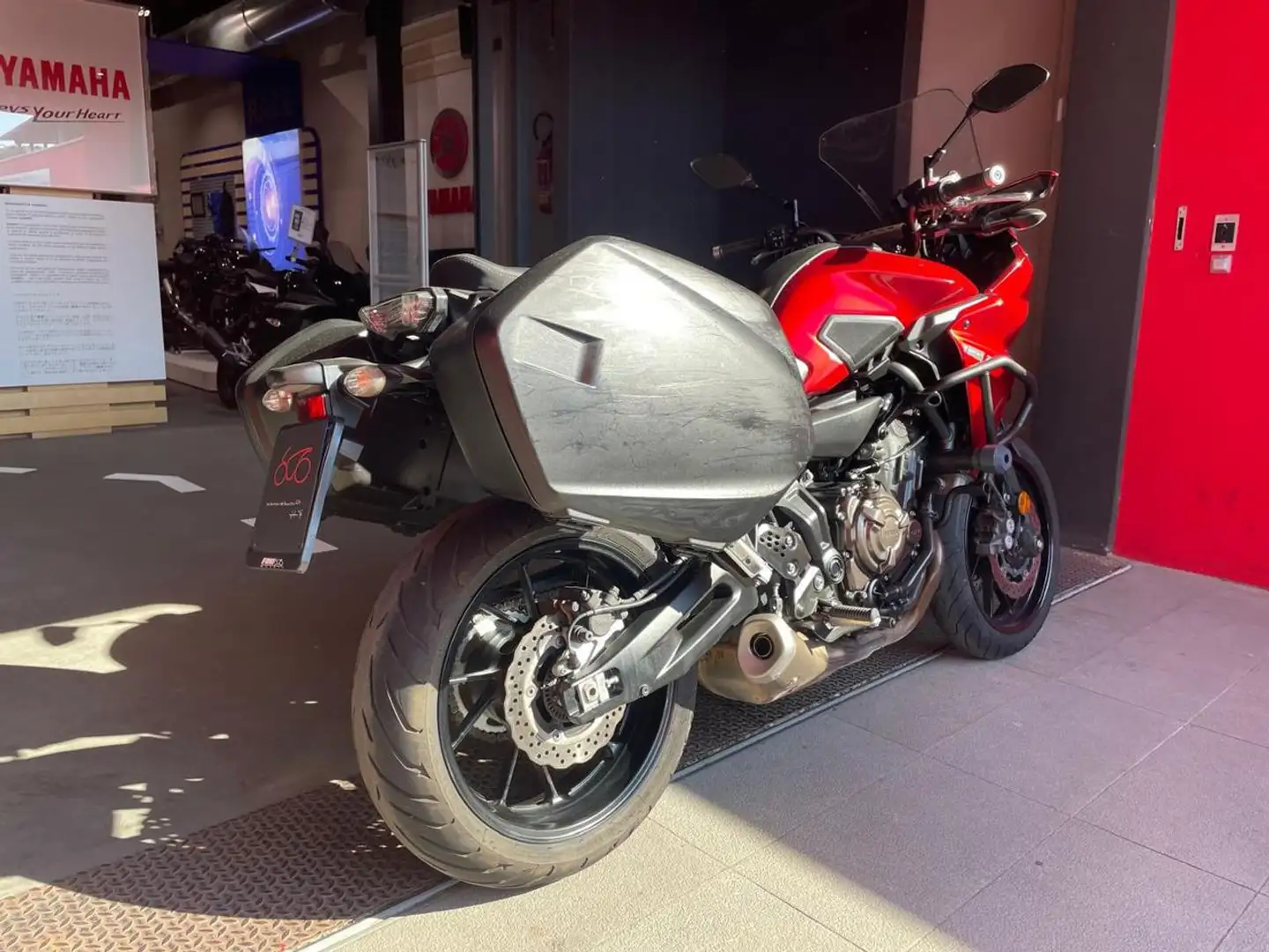 Yamaha Tracer 700 . Червоний - 2