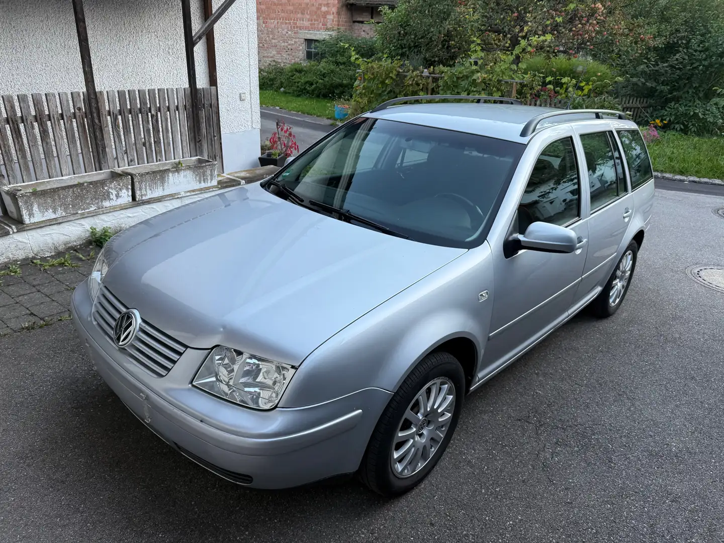 Volkswagen Bora Trendline Scheckheft lückenlos Klima 18" Alu Silber - 1