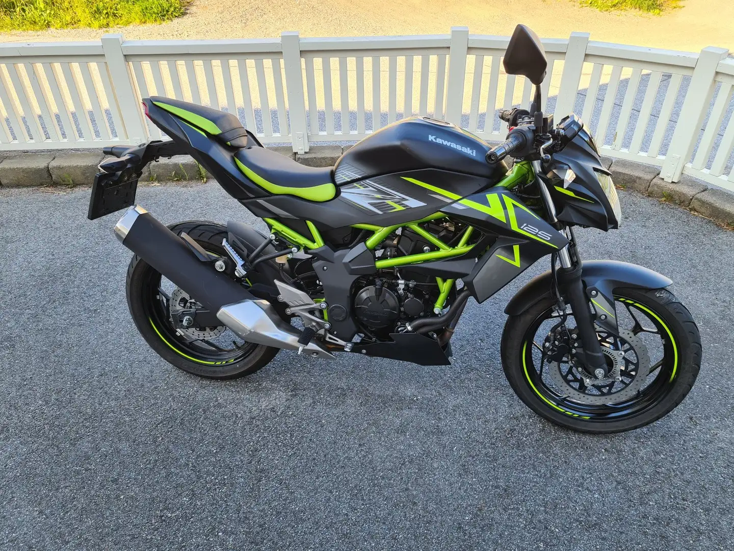 Kawasaki Z 125 Grün - 1