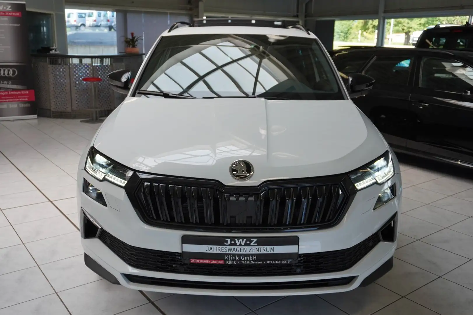 Skoda Karoq Sportline 1.5 TSI DSG*AHK*Pano*Kamera*ACC* Weiß - 2