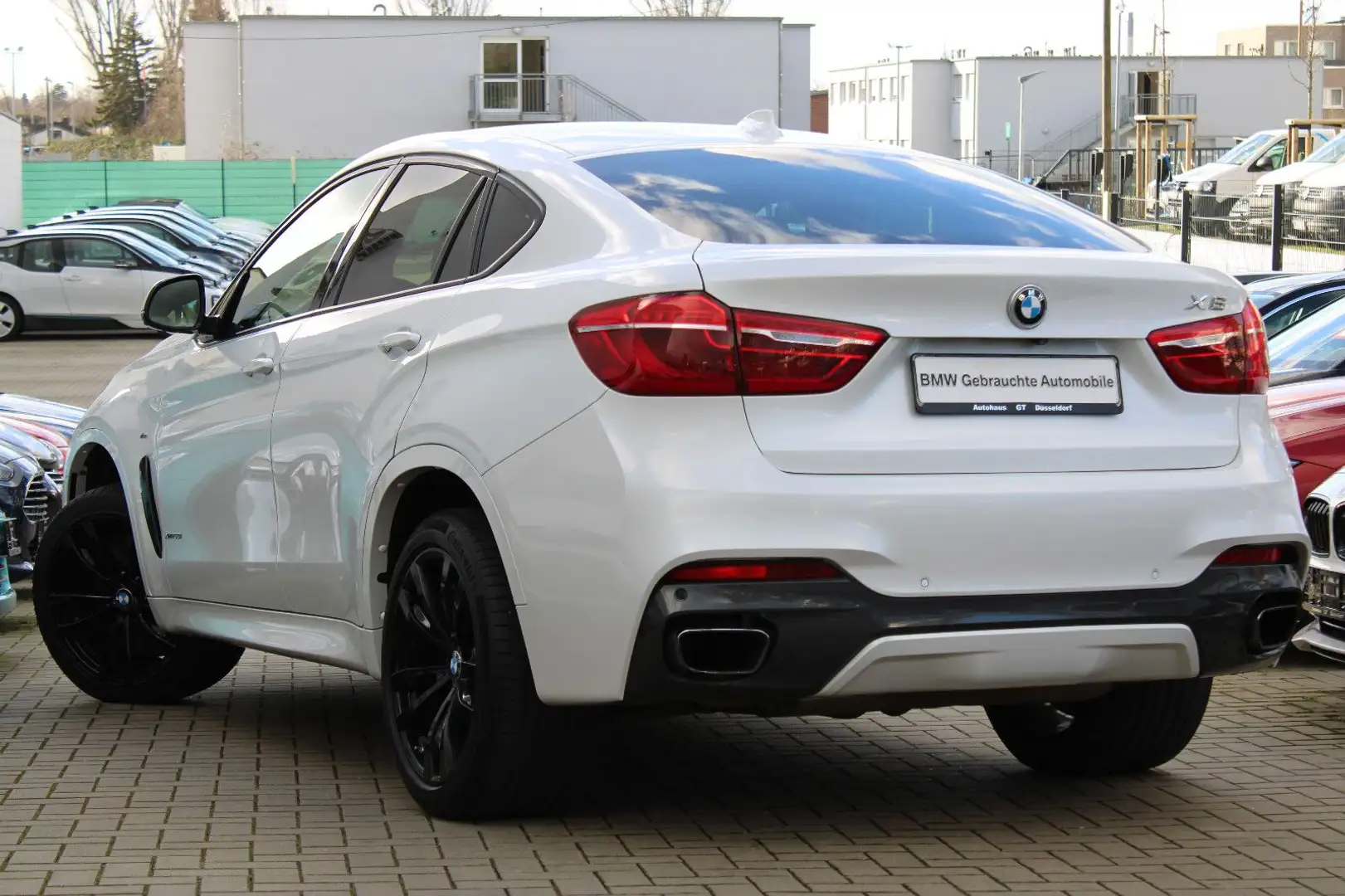 BMW X6 xDrive 50i/M-Paket/MotorNeu BMW bei Km104.317 Weiß - 2