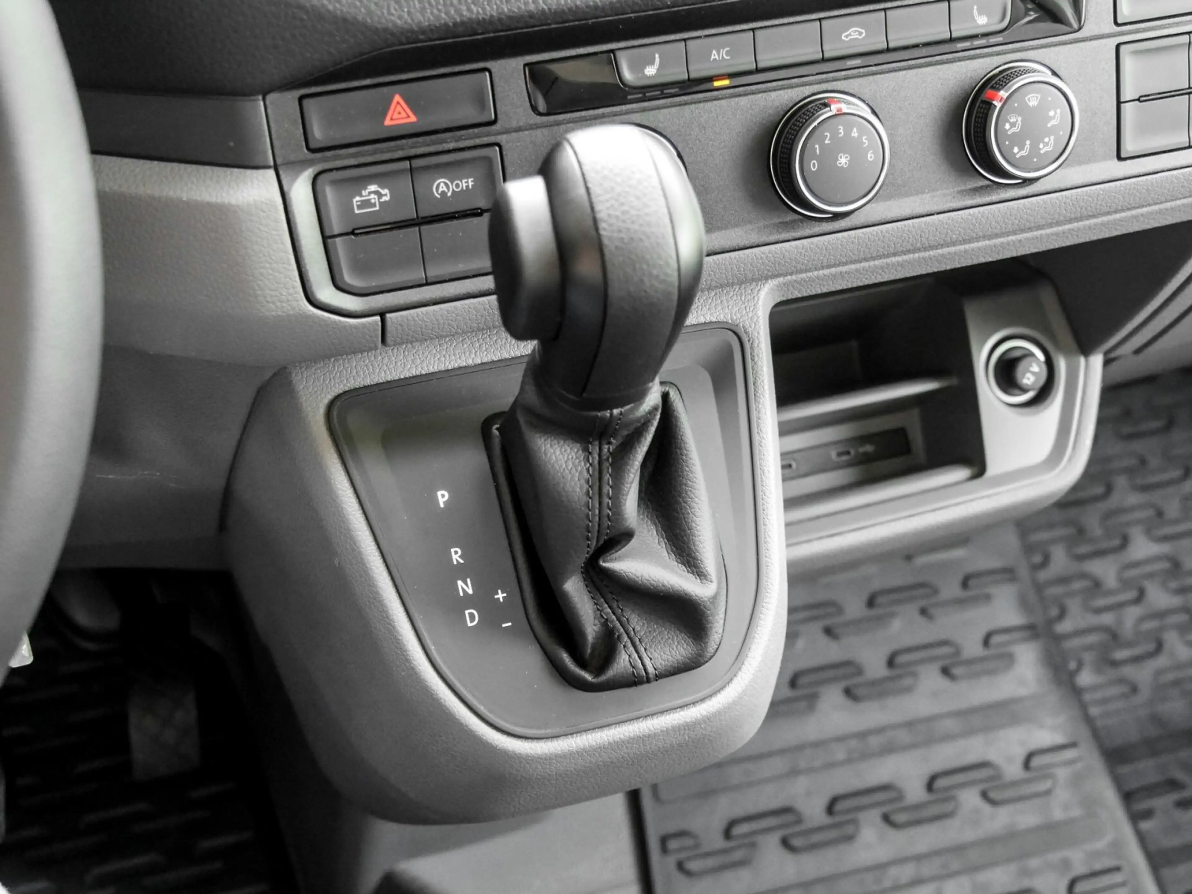 Volkswagen Grand California 600 LED Navi AHK ACC Gasheizung — photo 14