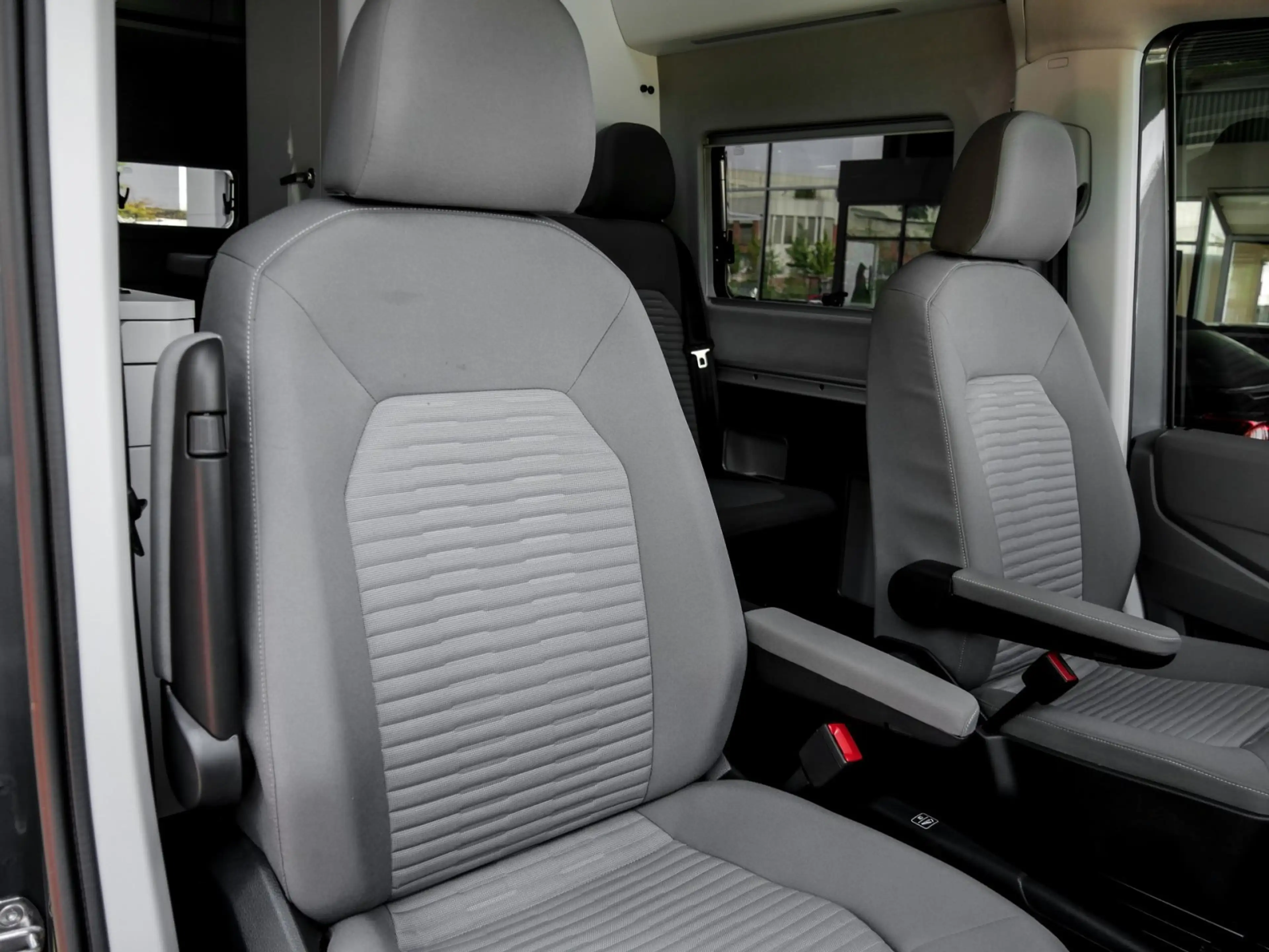 Volkswagen Grand California 600 LED Navi AHK ACC Gasheizung — photo 4
