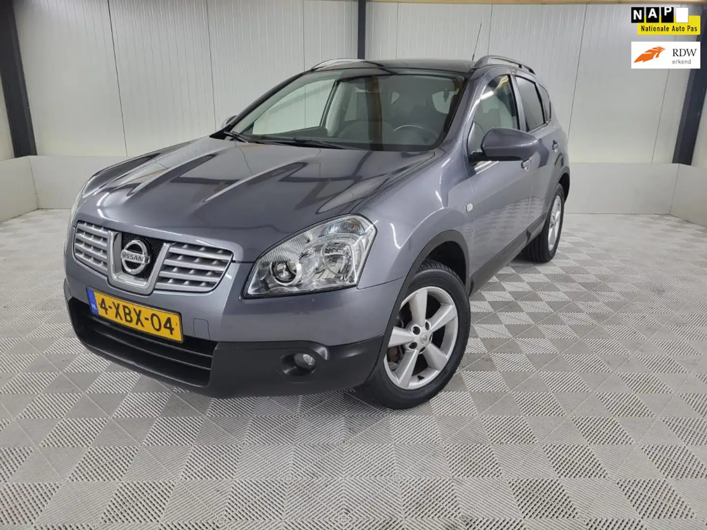 Nissan Qashqai 1.6 Connect Edition, Trekhaak, Panodak, Parkeersen Gris - 1