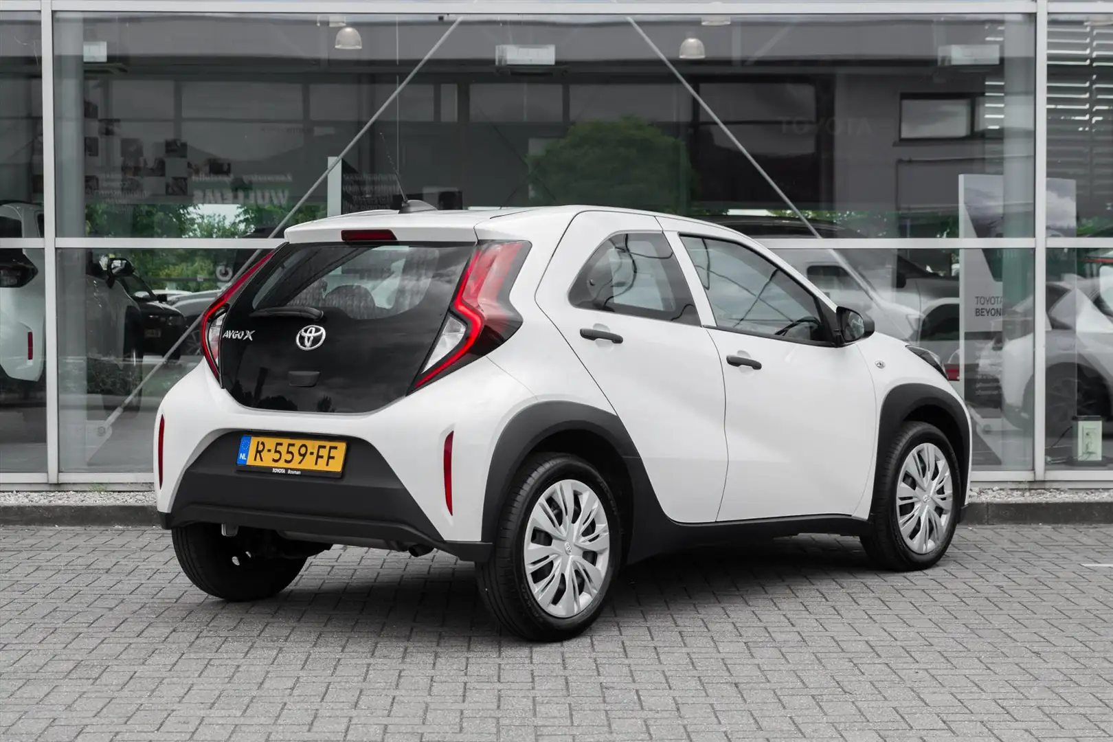 Toyota Aygo X 1.0 VVT-i MT 72pk | Dealer onderhouden Bianco - 2