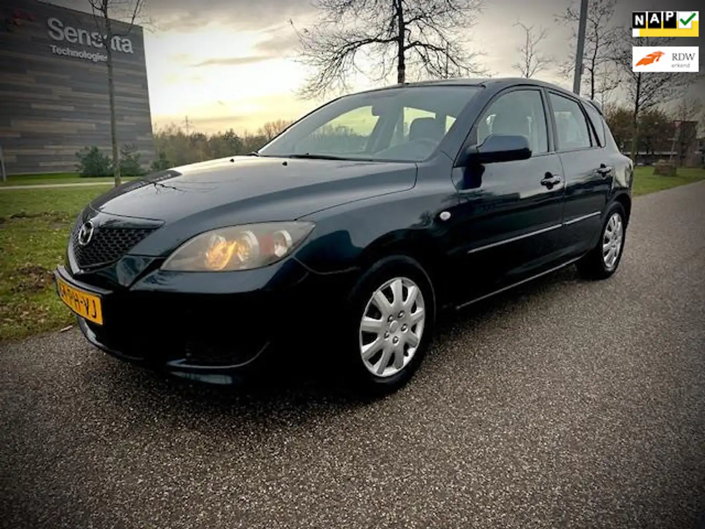 Mazda 3 Sport 1.4 Exclusive, AIRCO, TREKHAAK, NAP, APK Groen - 1