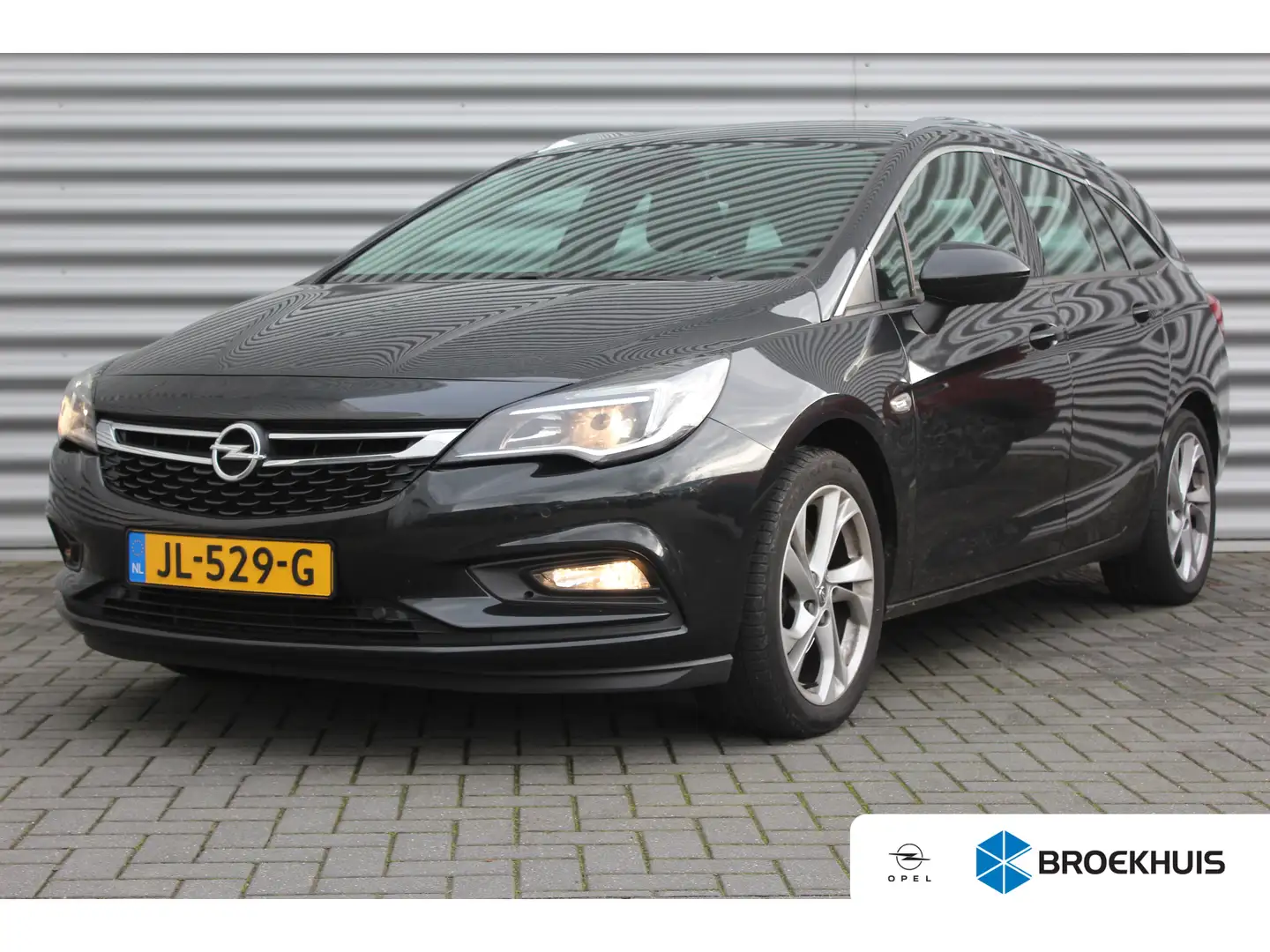 Opel Astra Sports Tourer 1.6 TURBO 200PK INNOVATION+ / NAVI / Zwart - 1