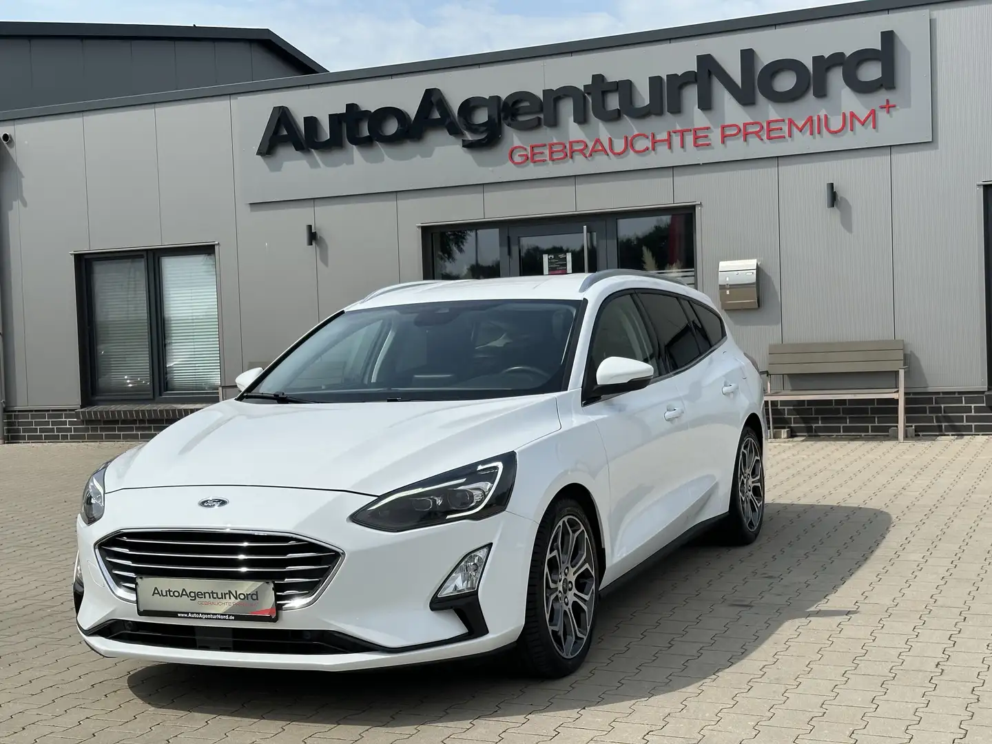Ford Focus Titanium LED+ACC+LANE+SIDE+CARPLAY+DAB+PDC Weiß - 1
