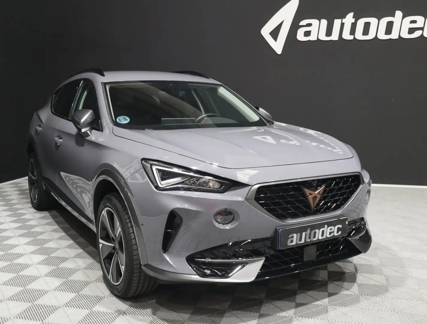 CUPRA Formentor 1.5 TSI 110kW (150 CV) DSG Gris - 2