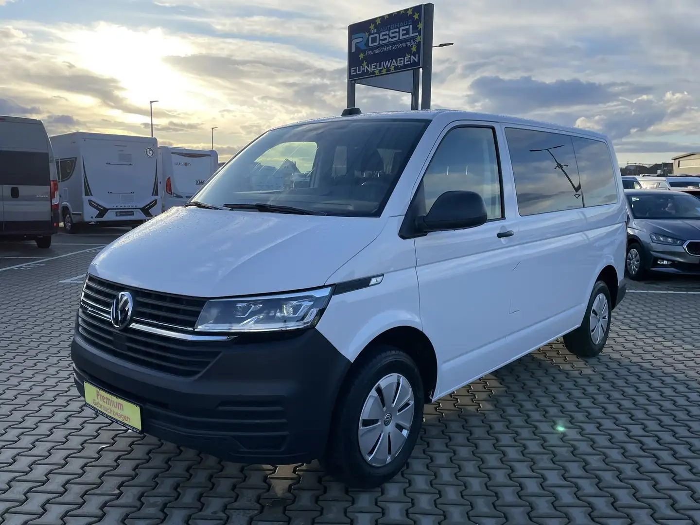 Volkswagen T6 Kombi .1 2.0 TDI DSG 8-Sitzer LED PDC RFK CAR Fehér - 1