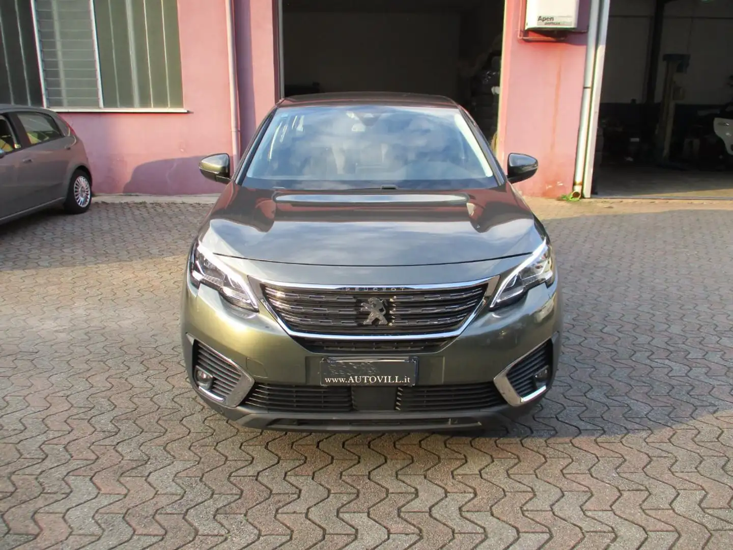 Peugeot 5008 BlueHDi 130 S&S EAT8 Business *7 POSTI*NAVI Gris - 1