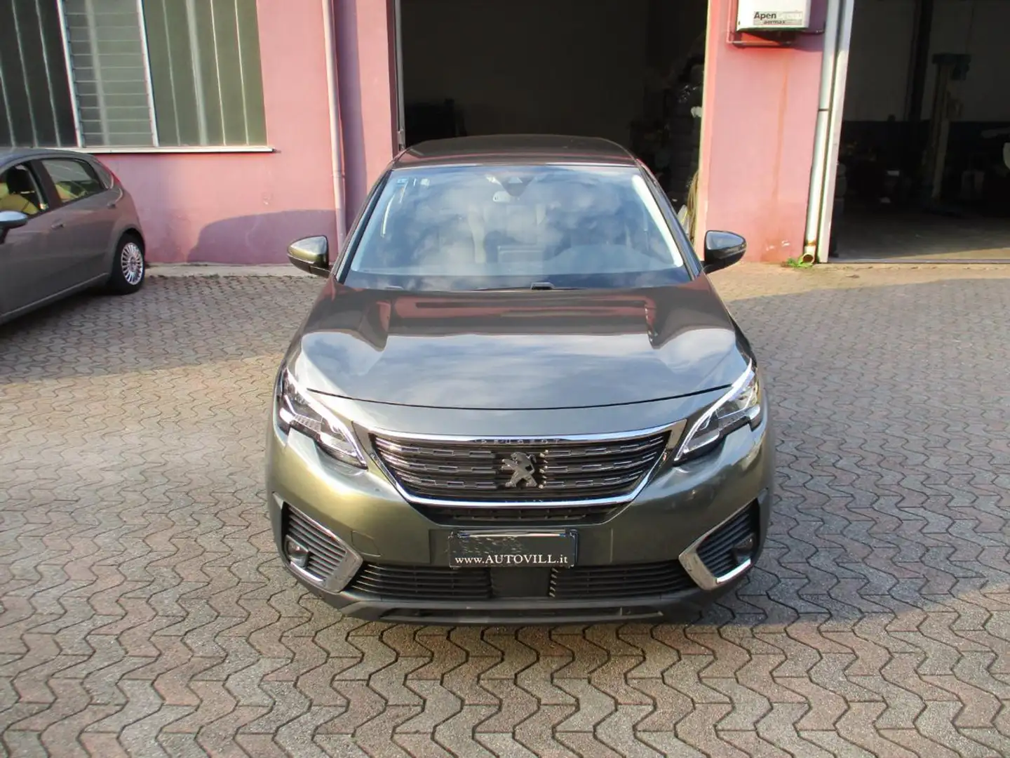Peugeot 5008 BlueHDi 130 S&S EAT8 Business *7 POSTI*NAVI Gris - 2