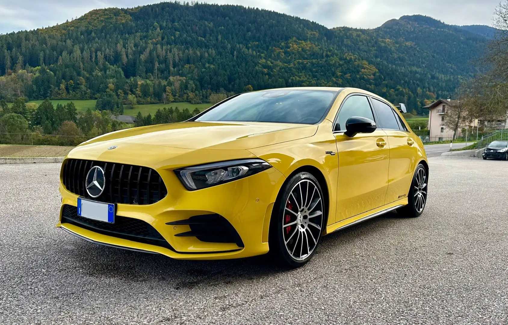 Mercedes-Benz A 35 AMG 4matic auto Yellow - 1
