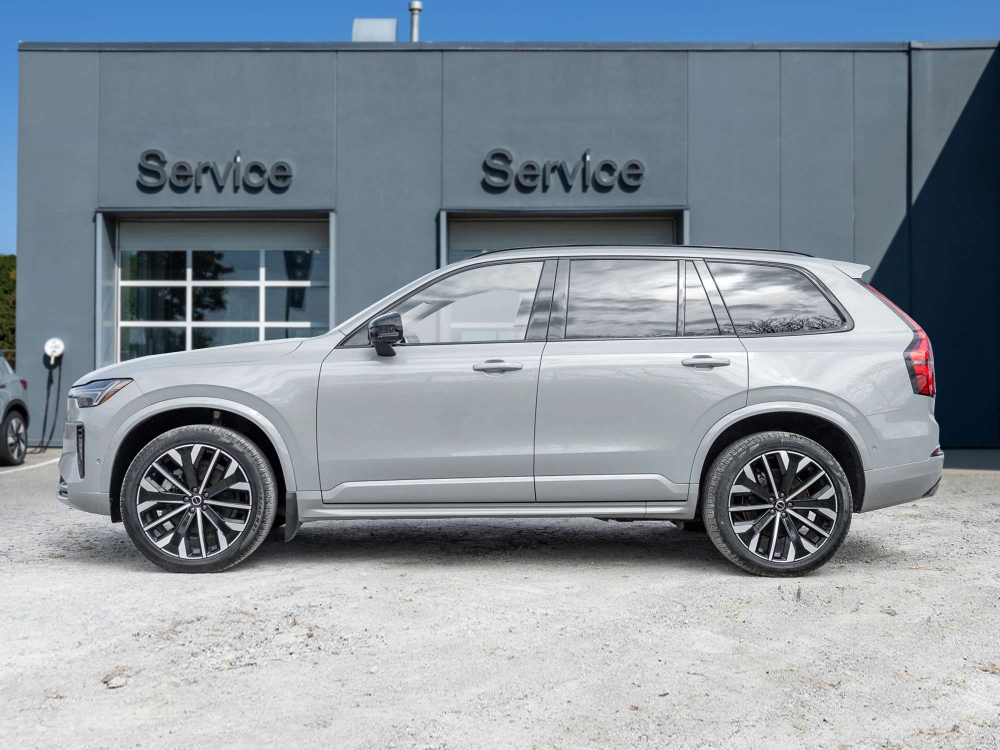 2026 Volvo XC90 B6 AWD PLUS 7-Seater |LOW MILEAGE |LIKE NEW |CPO alt 4