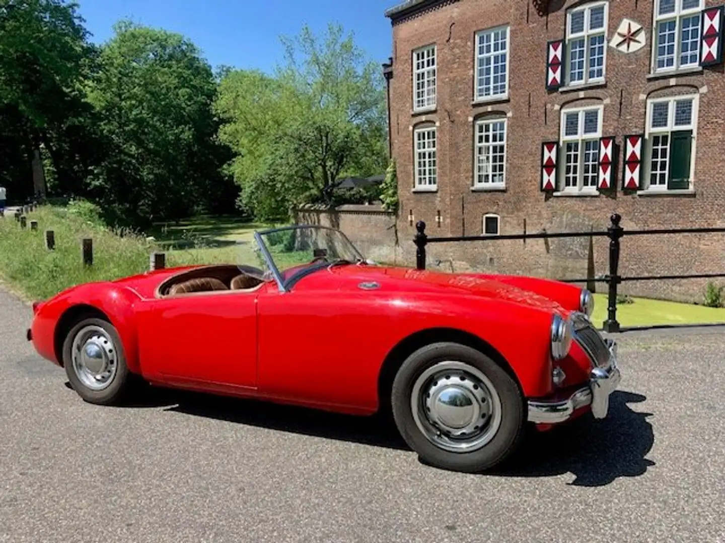 MG MGA 1500 Rood - 1