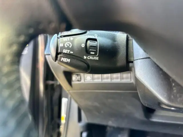 Peugeot 2008 view 8