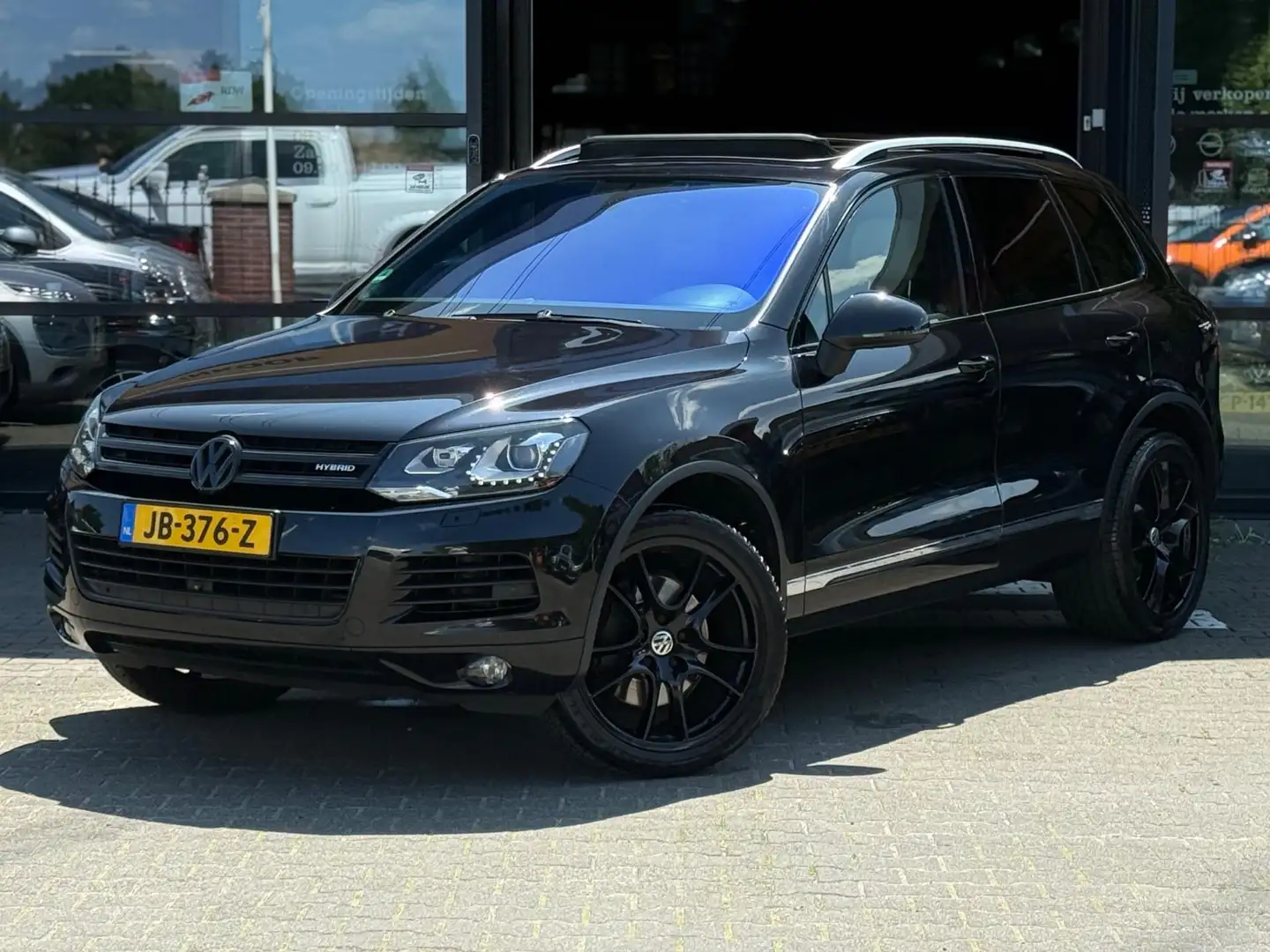 Volkswagen Touareg 3.0 TSI Hybrid Highline PANO/LEDER/LUCHTVERING/DYN Noir - 2