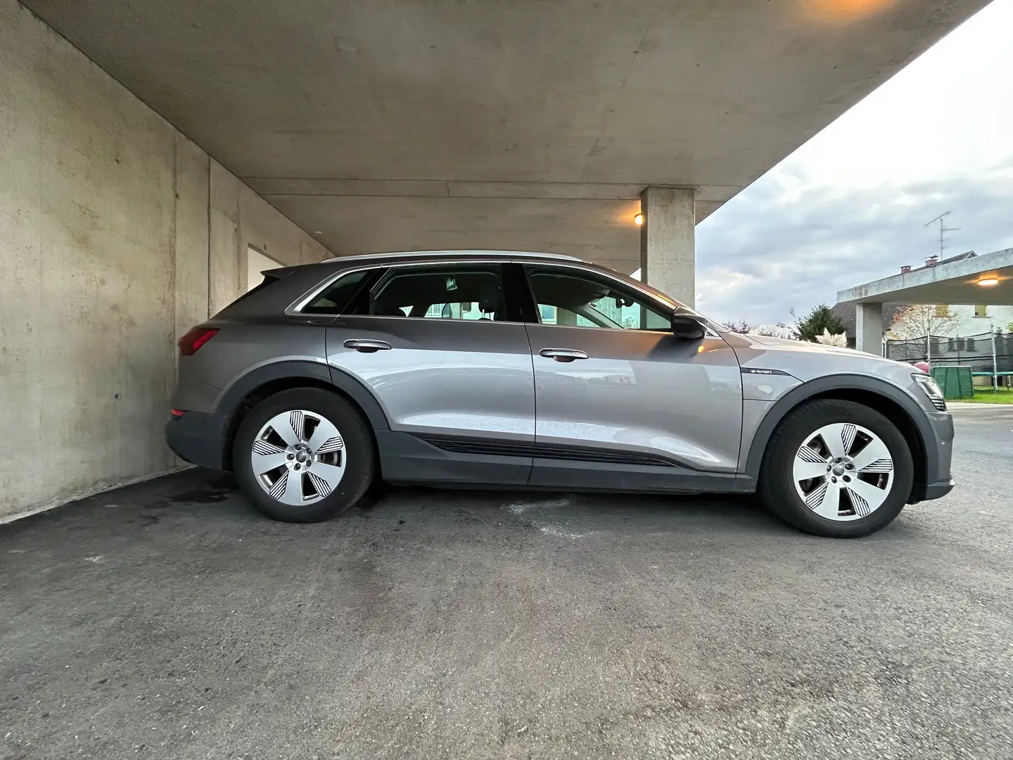 Audi e-tron e-tron SB 50 quattro 71kWh Grau - 2