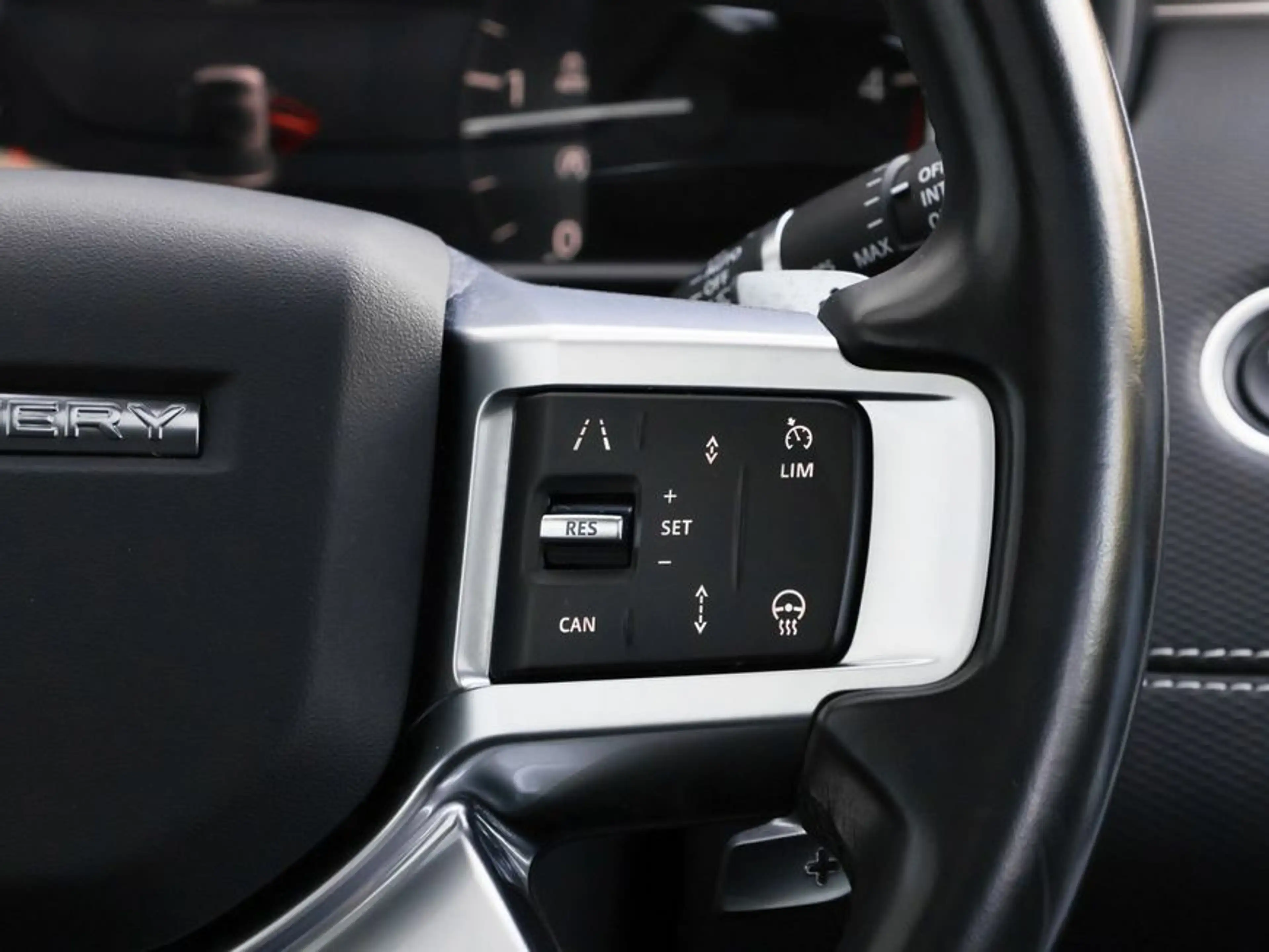 Land Rover Discovery D250 R-Dynamic SE — photo 13