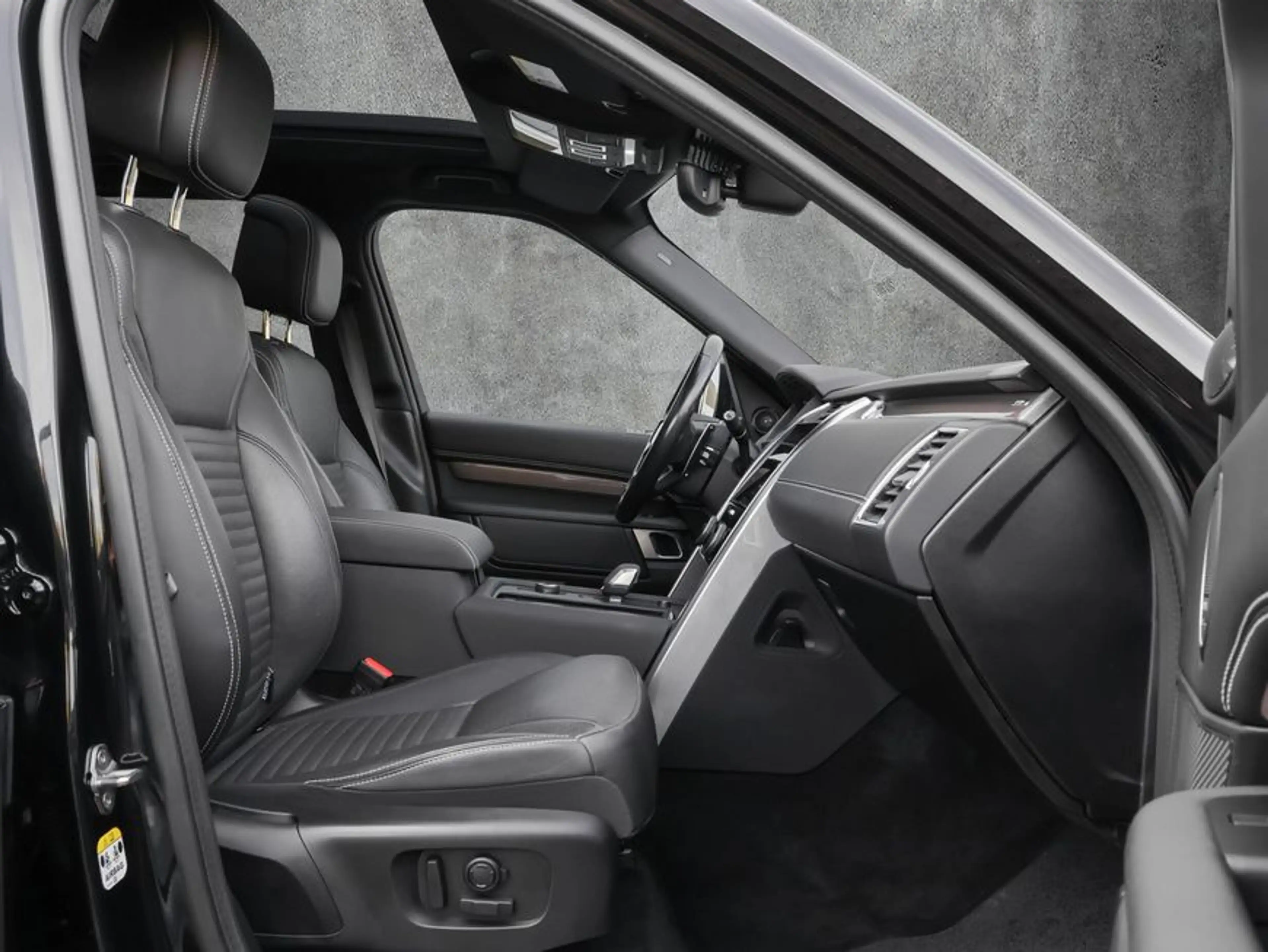 Land Rover Discovery D250 R-Dynamic SE — photo 3