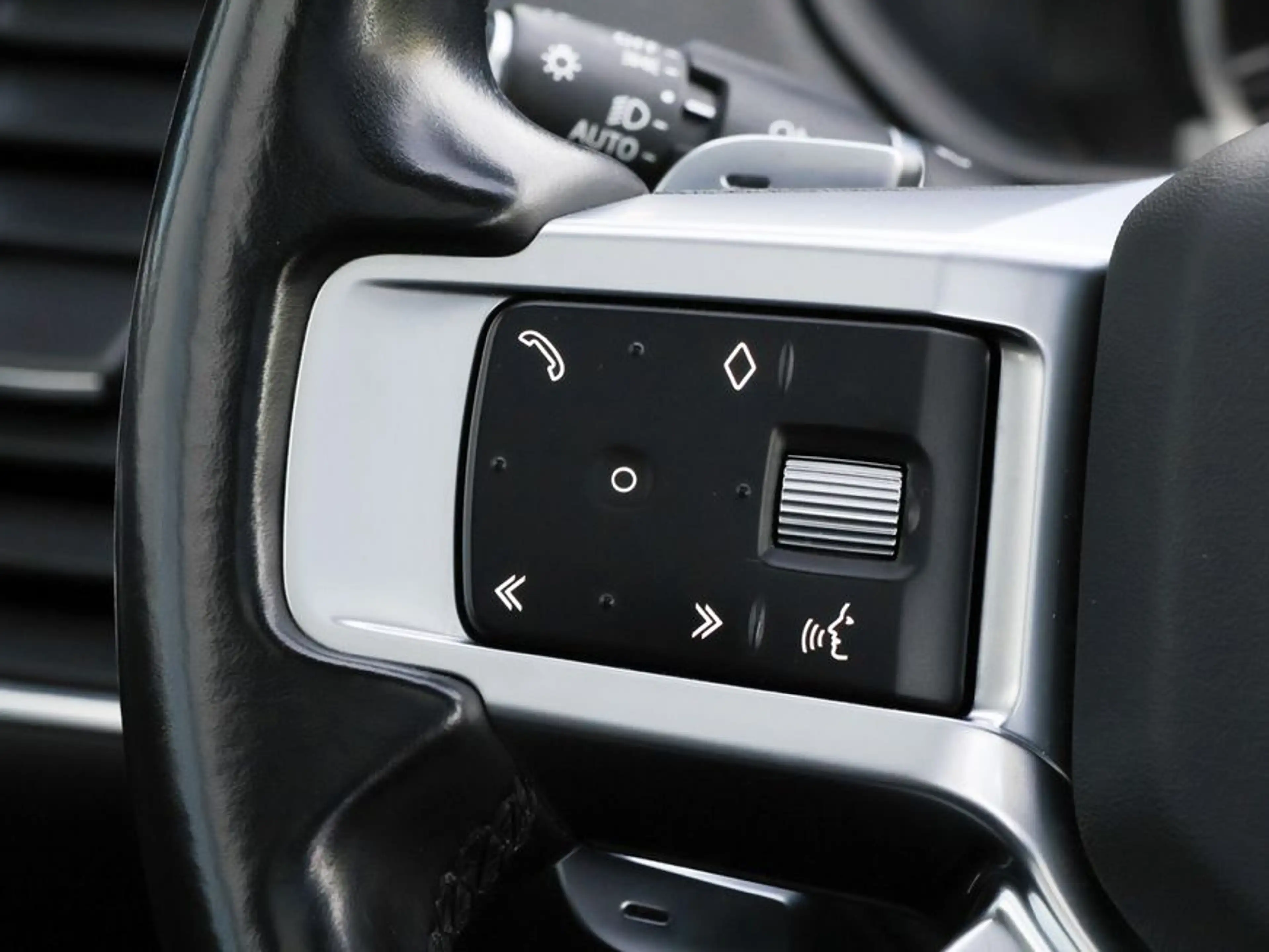 Land Rover Discovery D250 R-Dynamic SE — photo 14