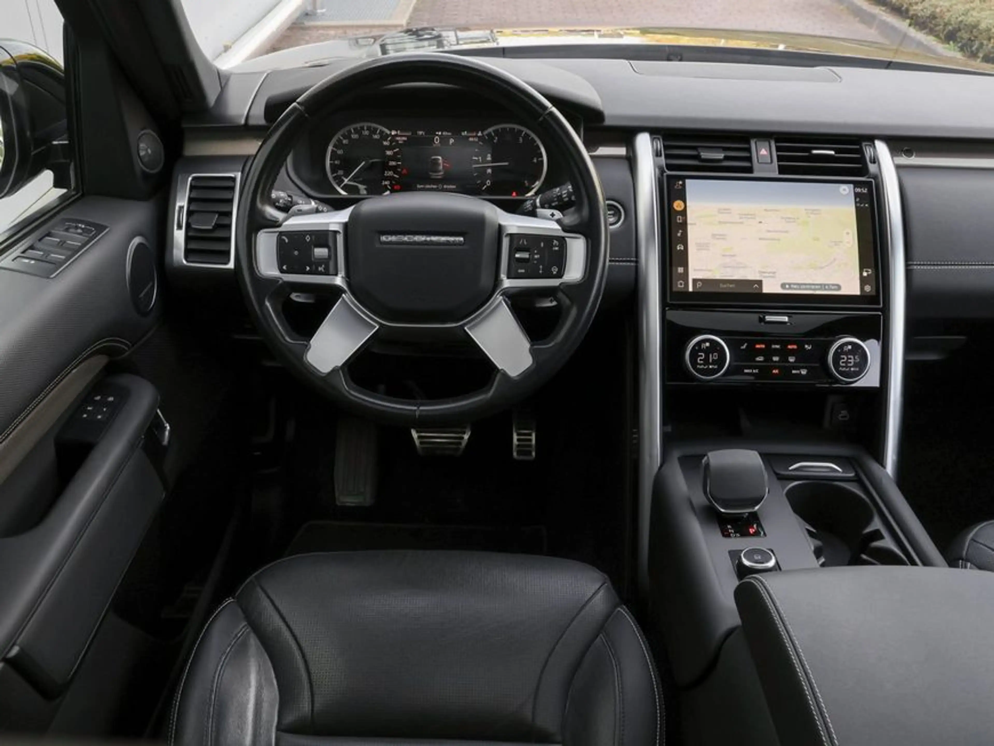 Land Rover Discovery D250 R-Dynamic SE — photo 15