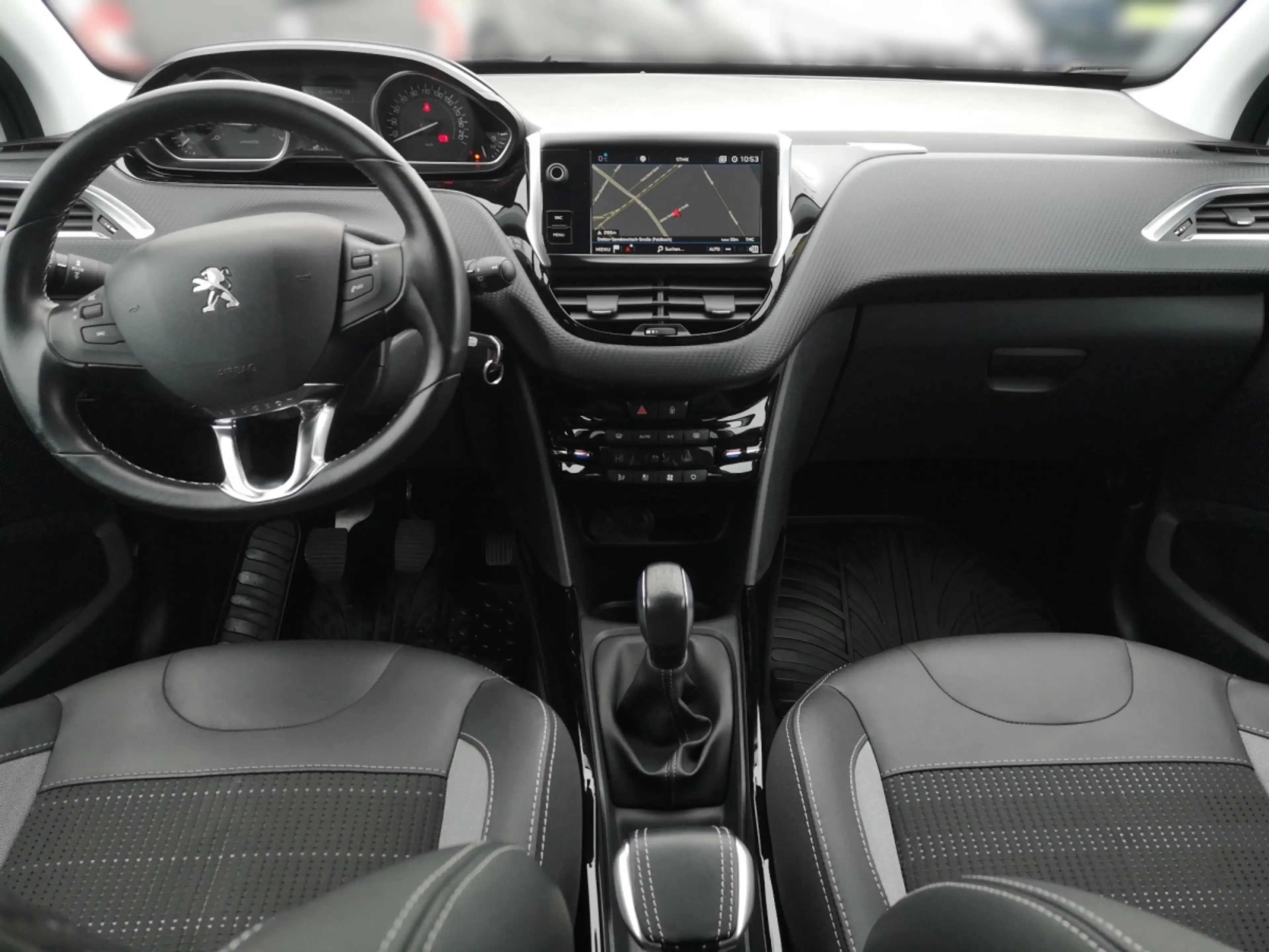 Peugeot 2008 1,2 PureTech 110 — photo 4