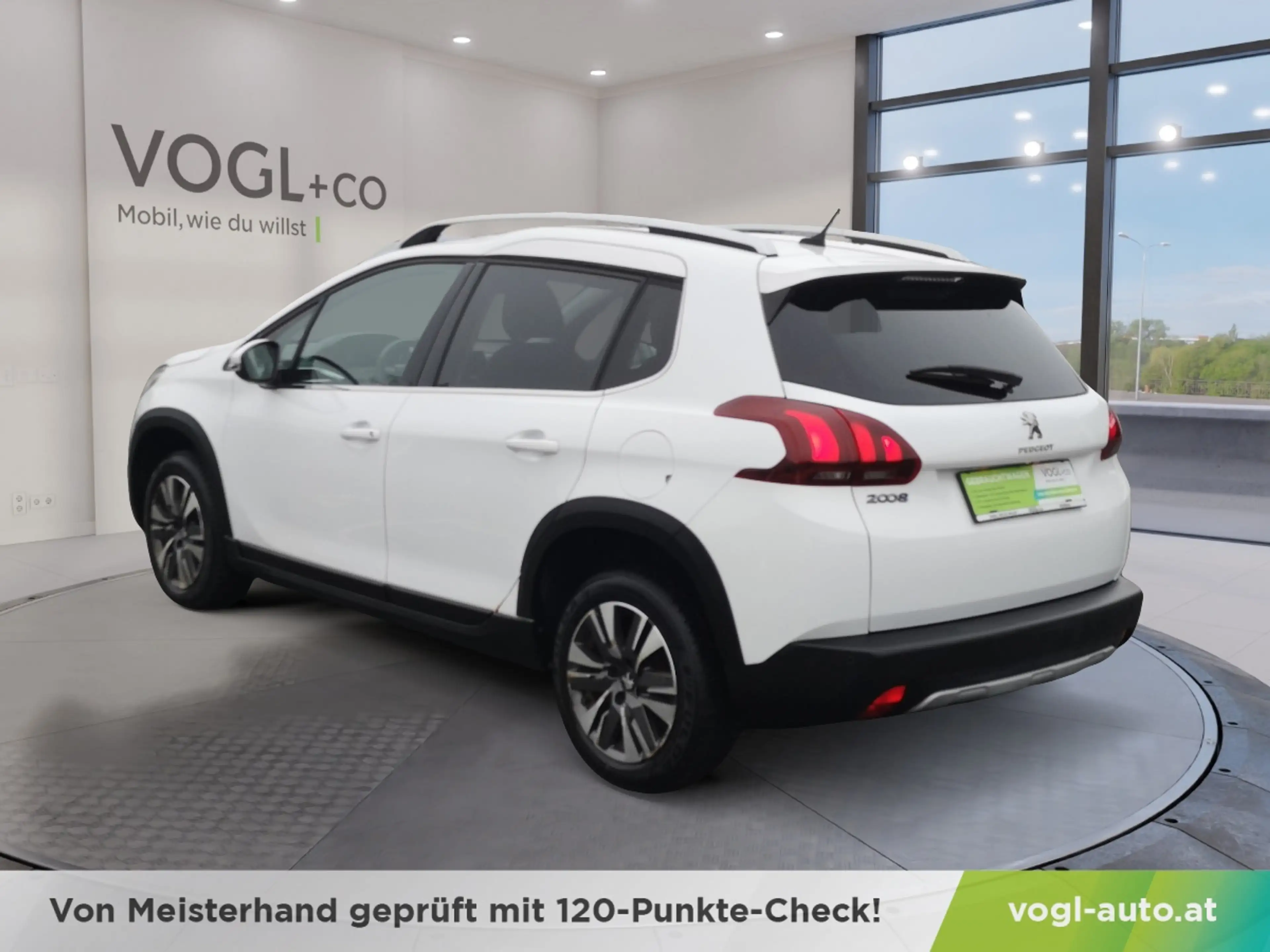 Peugeot 2008 1,2 PureTech 110 — photo 3