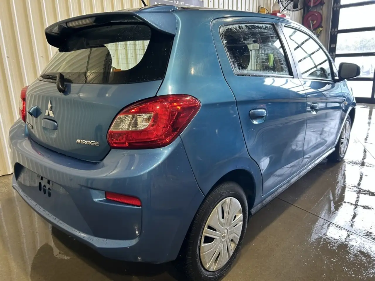 Mitsubishi Mirage снимка Mitsubishi Mirage