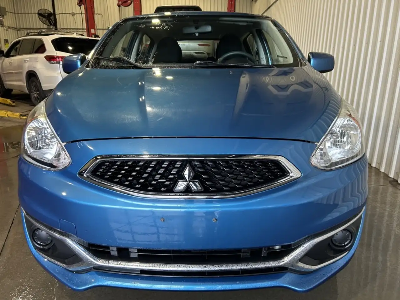 Mitsubishi Mirage снимка Mitsubishi Mirage