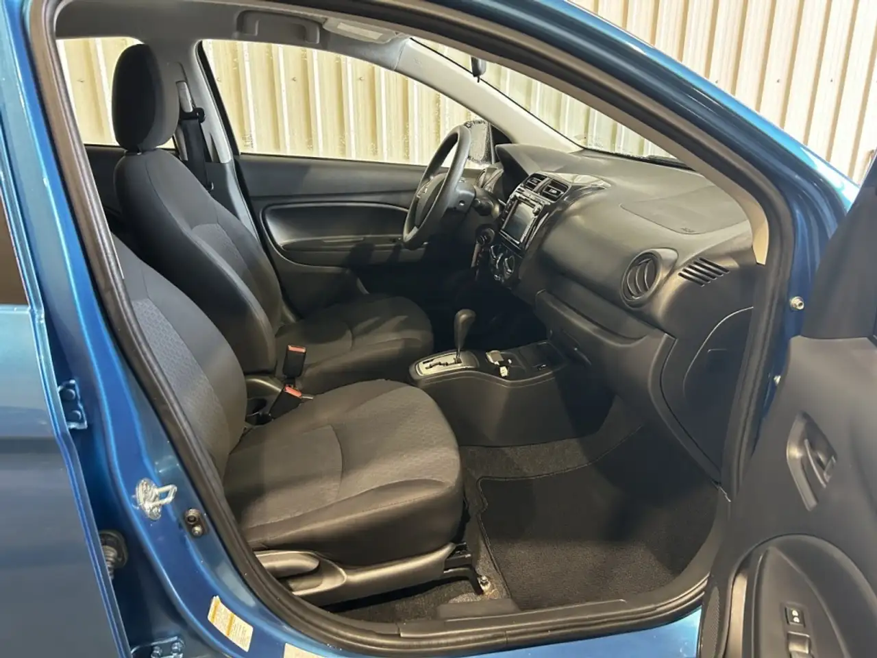 Mitsubishi Mirage снимка Mitsubishi Mirage