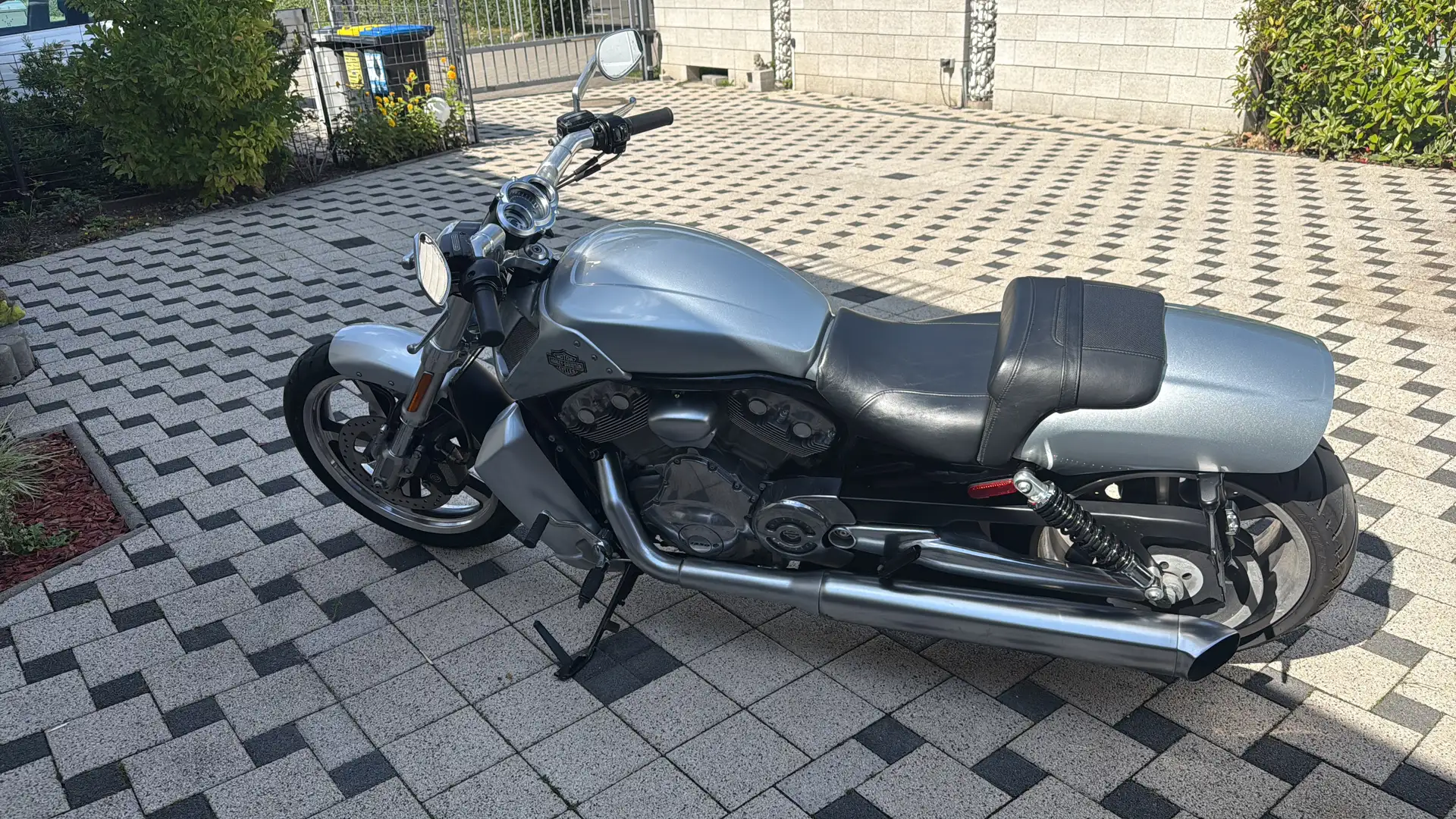 Harley-Davidson VRSC V-Rod Plateado - 1