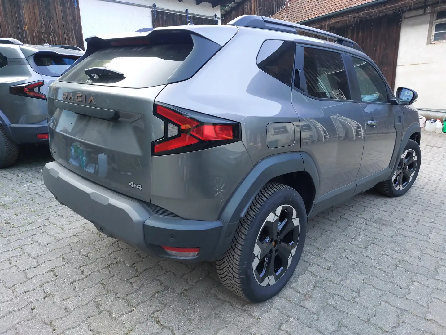 Dacia Duster 3 TCe155Hybrid 4x2 EXTREME LT: 3-5Wo. Dolomitgrau Gris - 1