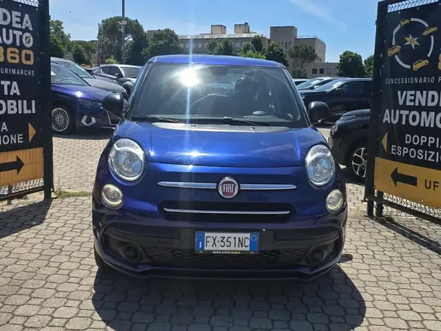 Fiat 500L view 2