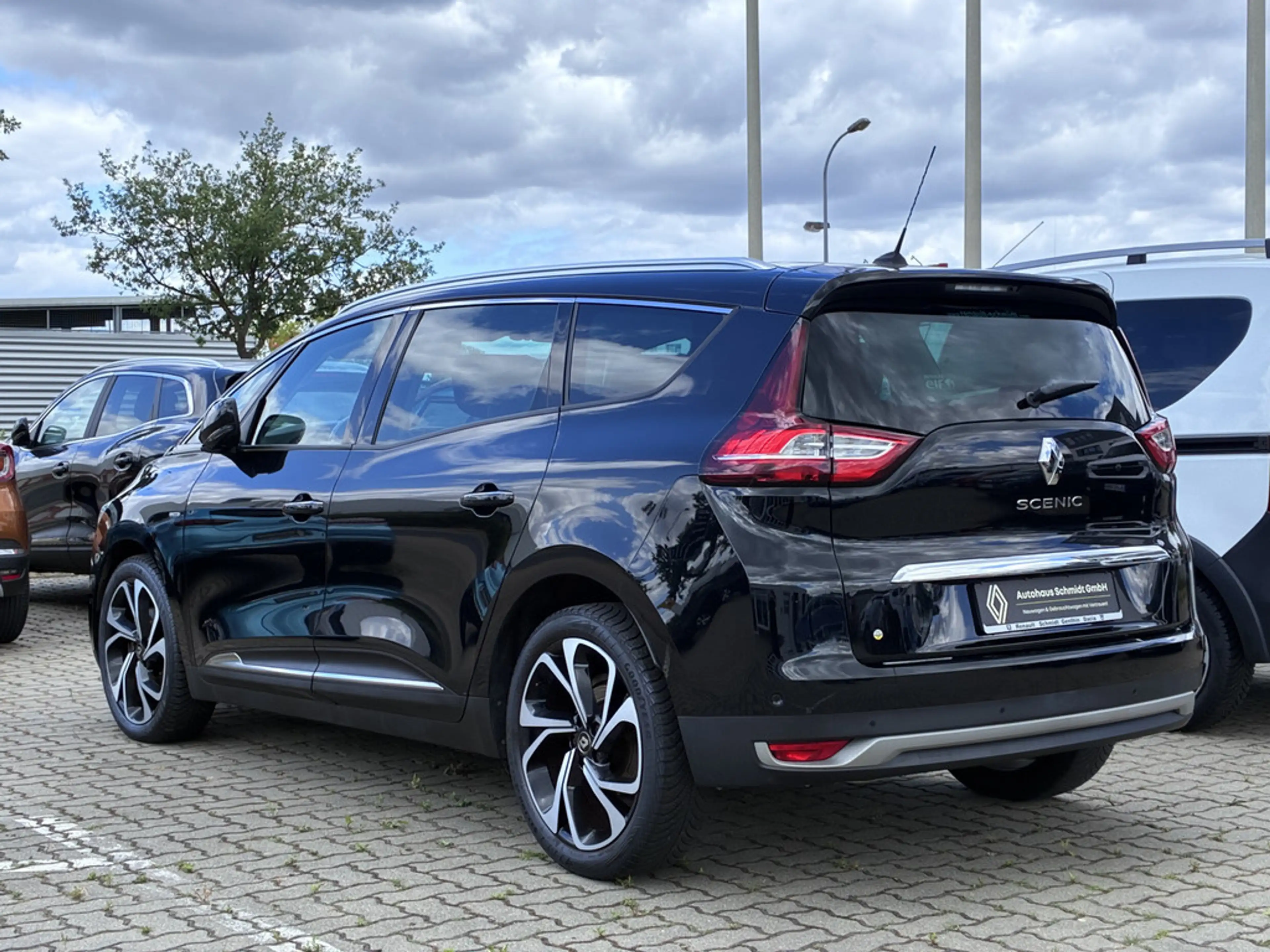 Renault Grand Scenic IV 1.2 BOSE Edition — photo 2
