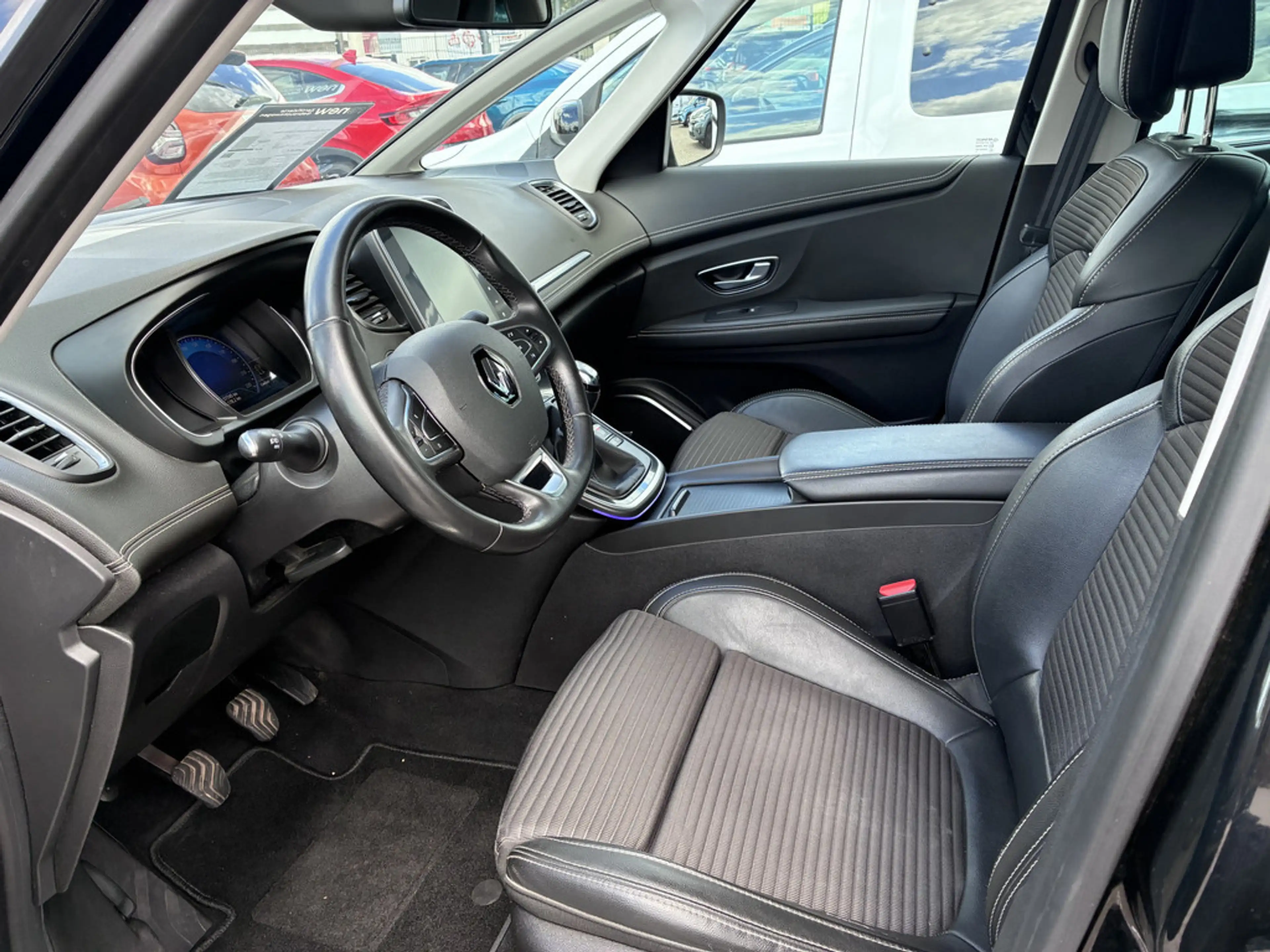 Renault Grand Scenic IV 1.2 BOSE Edition — photo 3