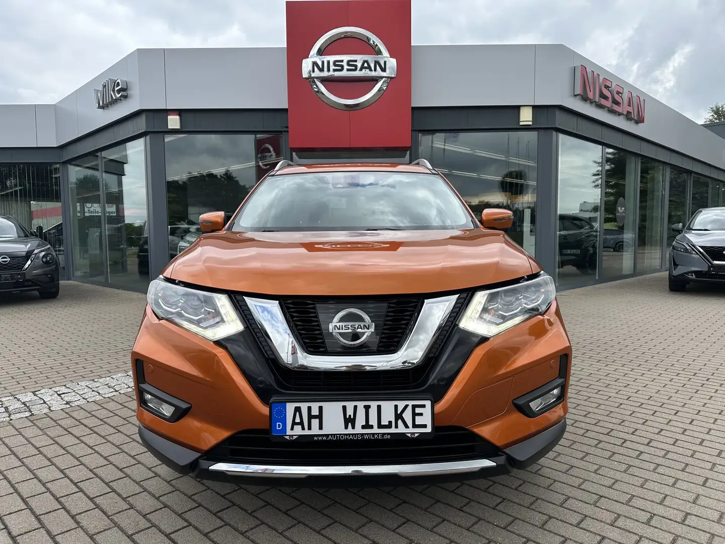 Nissan X-Trail 2.0 dCi TEKNA/4x4/4xSHZ/PANO/AHK Orange - 2