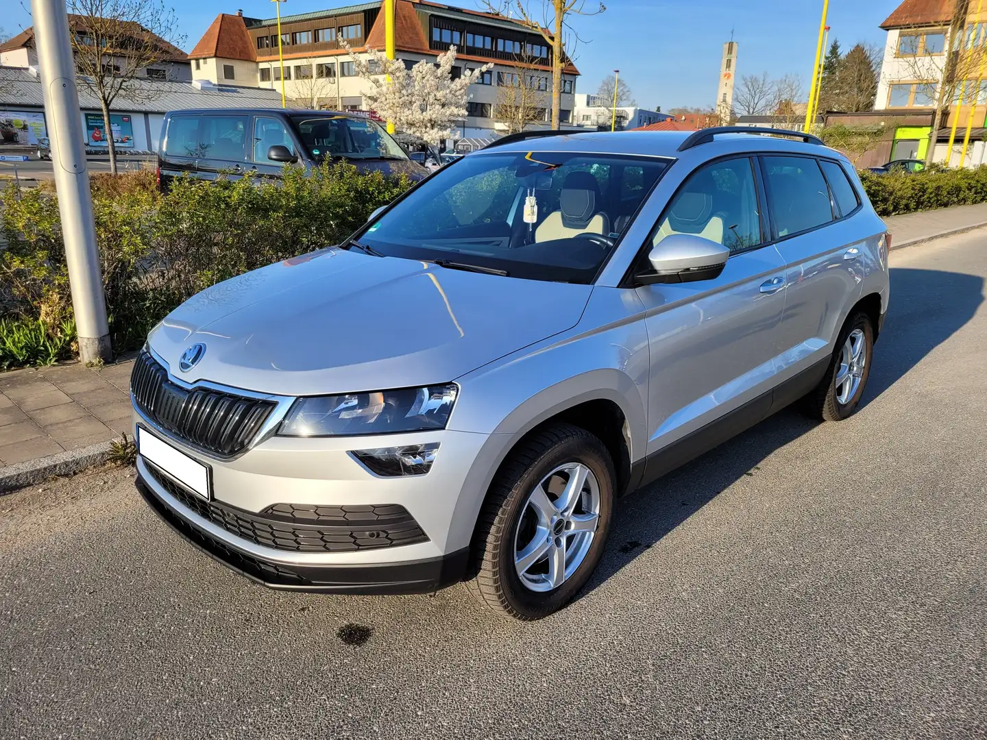 Skoda Karoq Karoq 1.0 TSI DSG Style DSG/LED, ACC, PDC, Navi Silber - 1