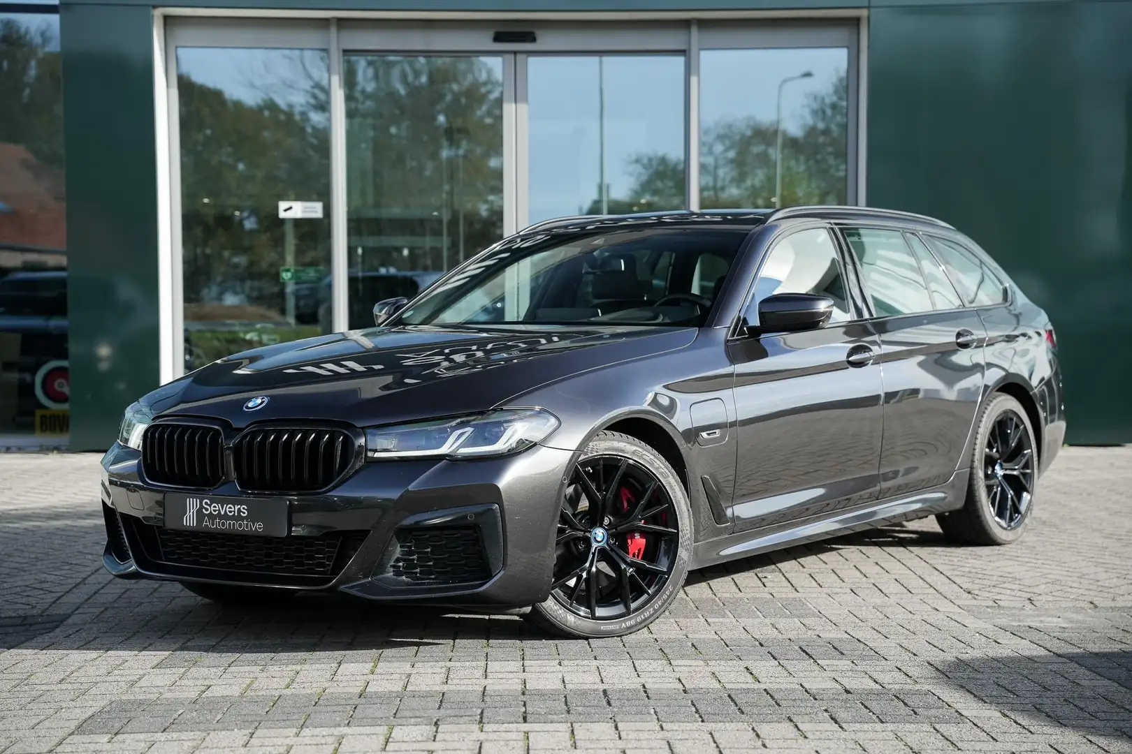 BMW 530 5 Serie Touring 530e xDrive | M-Sport Pro | Panora Grijs - 2